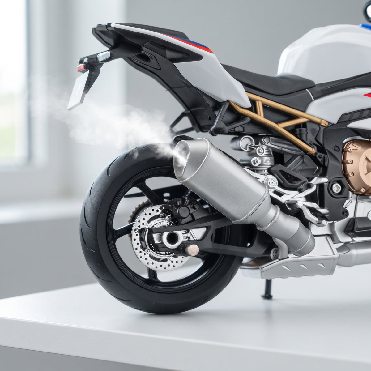 Racer RR Superbike – jemná mlha z výfuku, model 1:9